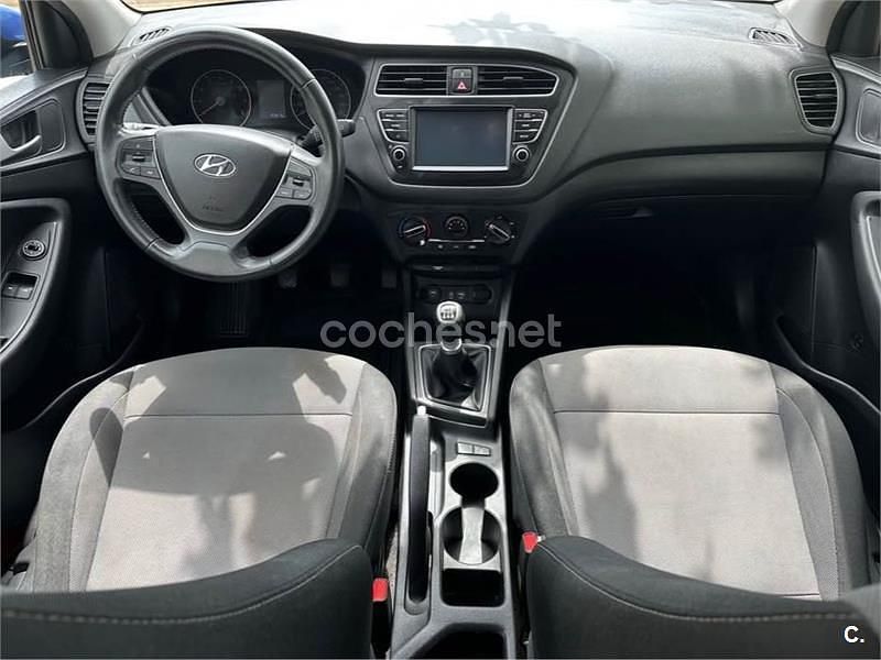 Usado Hyundai i20 75 CV (55 kW) 2019 Azul Berlina