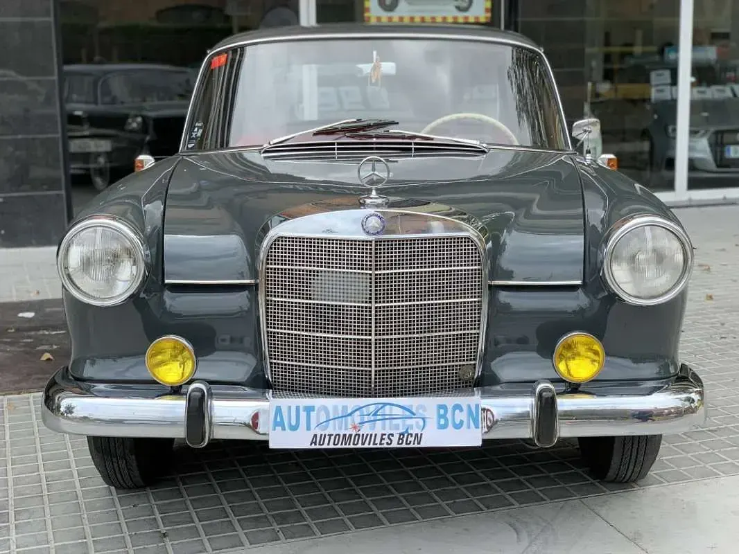 Usado Mercedes 190 55 CV (40 kW) 1965 Verde Berlina