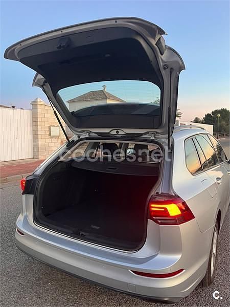 Usado VW Golf VIII 115 CV (84 kW) 2021 Gris / plata Familiar