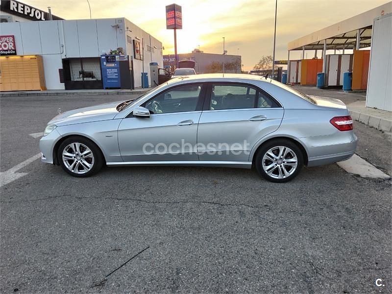 Usado Mercedes E220 Avantgarde 170 CV (125 kW) 2011 Gris / plata Berlina