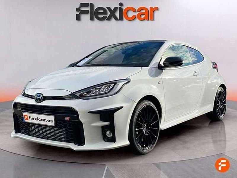 Usado Toyota Yaris 261 CV (191 kW) 2022 Blanco Utilitario