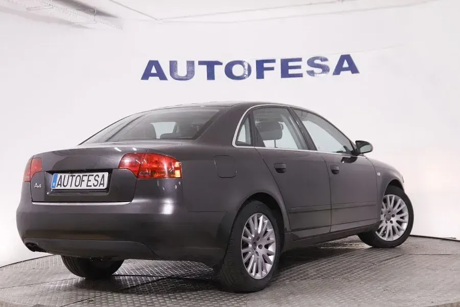 Usado Audi A4 140 CV (102 kW) 2007 Negro metalizado Berlina
