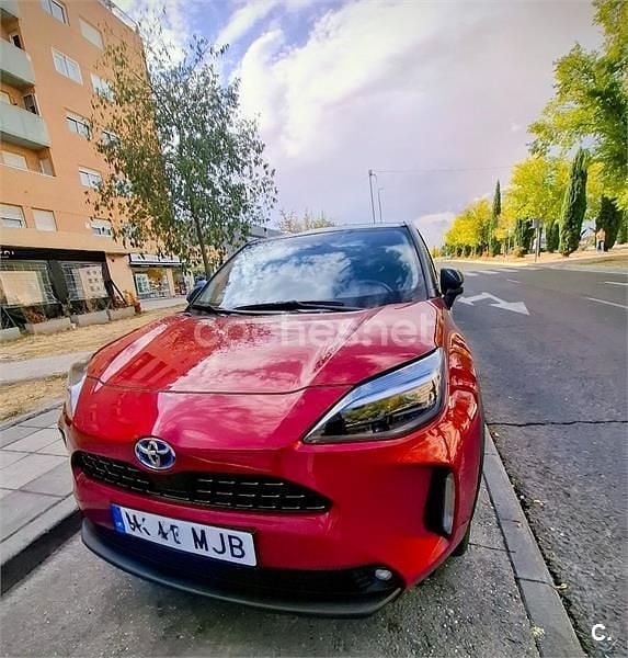 Granate Usado 2023 Toyota Yaris Cross Style SUV | 25.350 € (Precio justo) - Imagen 1/4