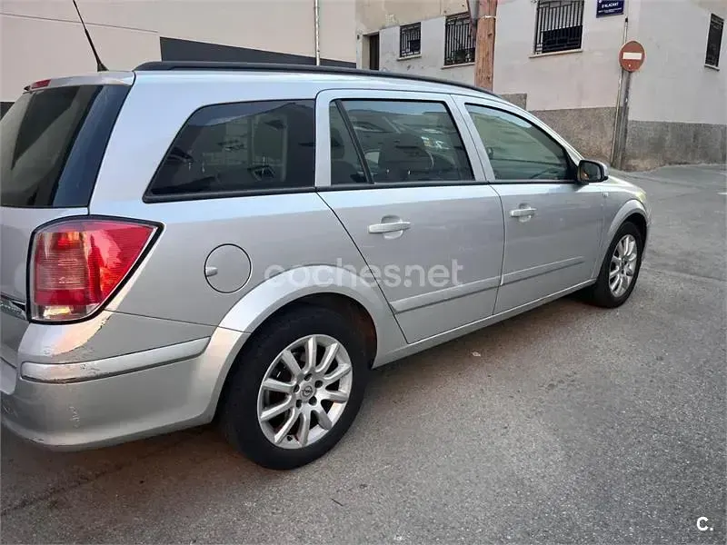 Usado Opel Astra Enjoy 105 CV (77 kW) 2006 Gris / plata Familiar