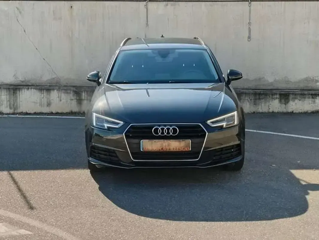 Usado Audi A4 Advanced 170 CV (125 kW) 2018 Plateado Familiar