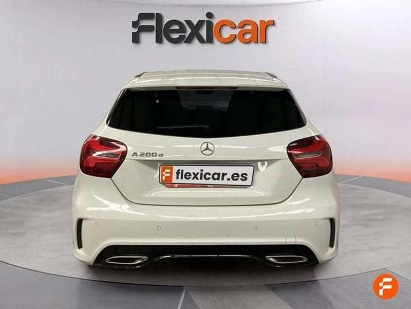 Usado Mercedes A200 AMG line 136 CV (100 kW) 2016 Blanco Utilitario