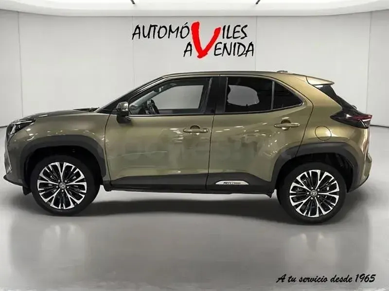 Usado Toyota Yaris Cross Plus 116 CV (85 kW) 2022 Gris / plata SUV
