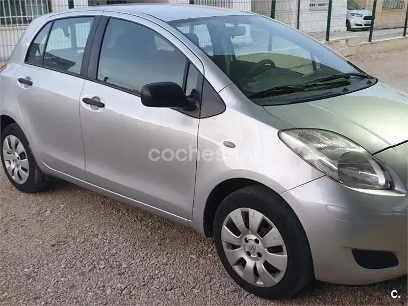Brugt Toyota Yaris Live 69 HK (50 kW) 2011 Hvid Hatchback