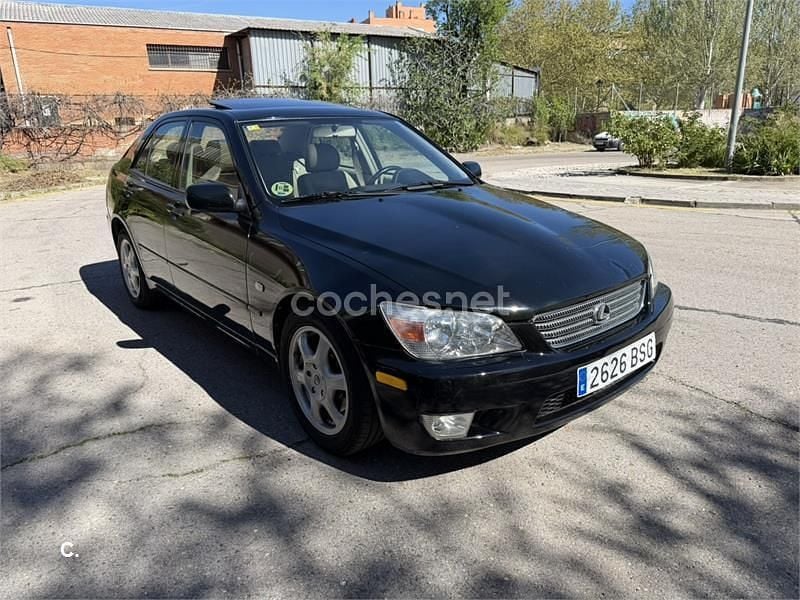 Usado Lexus IS200 155 CV (114 kW) 2002 Negro Berlina