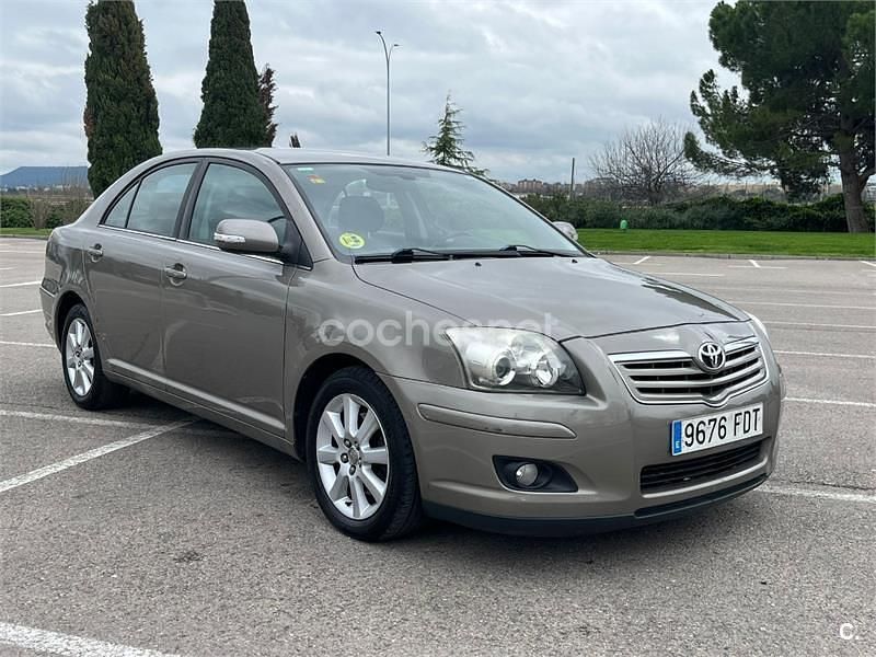 Usado Toyota Avensis Sol 116 CV (85 kW) 2007 Beige Berlina