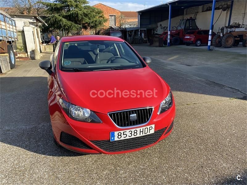 Usado Seat Ibiza SC Reference 60 CV (44 kW) 2011 Rojo Utilitario