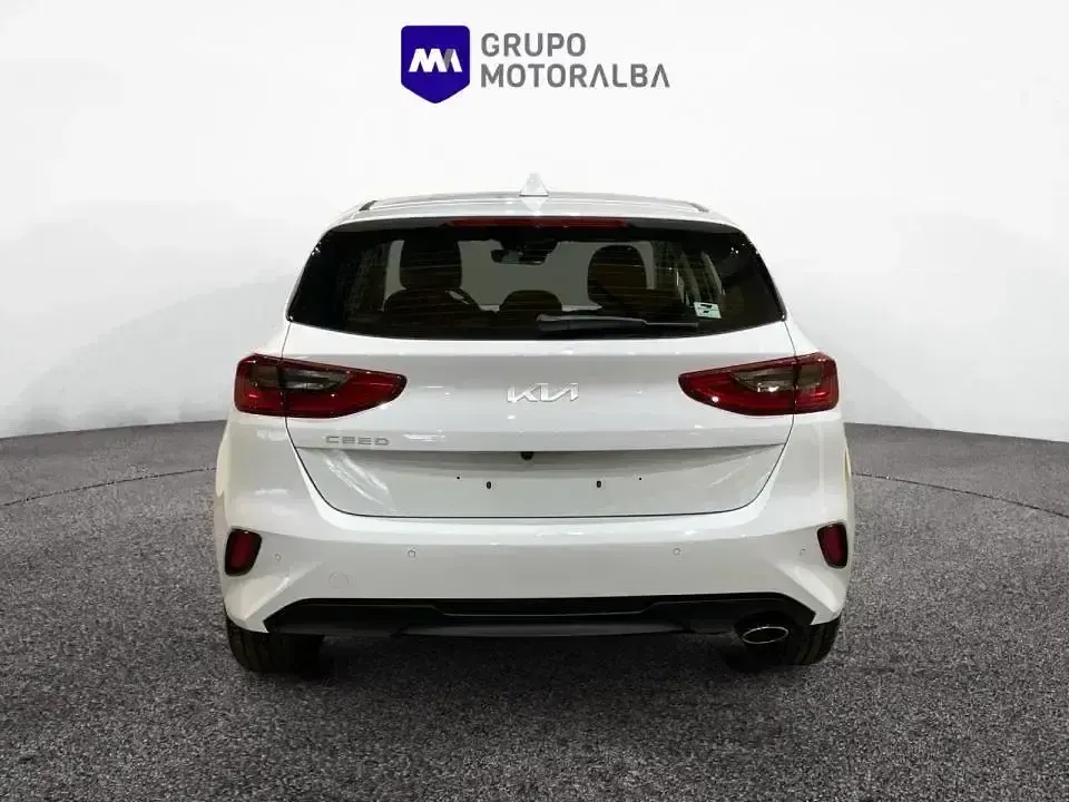 Usado Kia Ceed 100 CV (73 kW) 2024 Blanco Utilitario