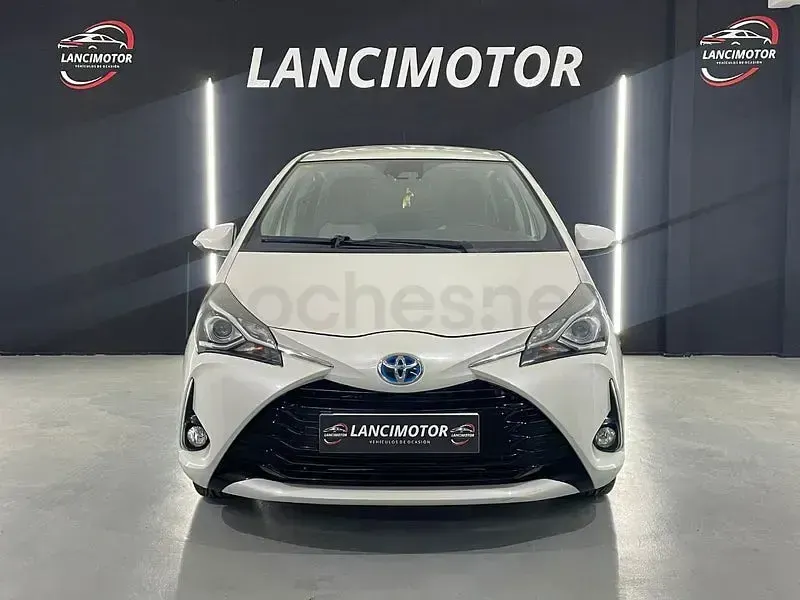 Usado Toyota Yaris Hybrid 100 CV (73 kW) 2020 Blanco Berlina