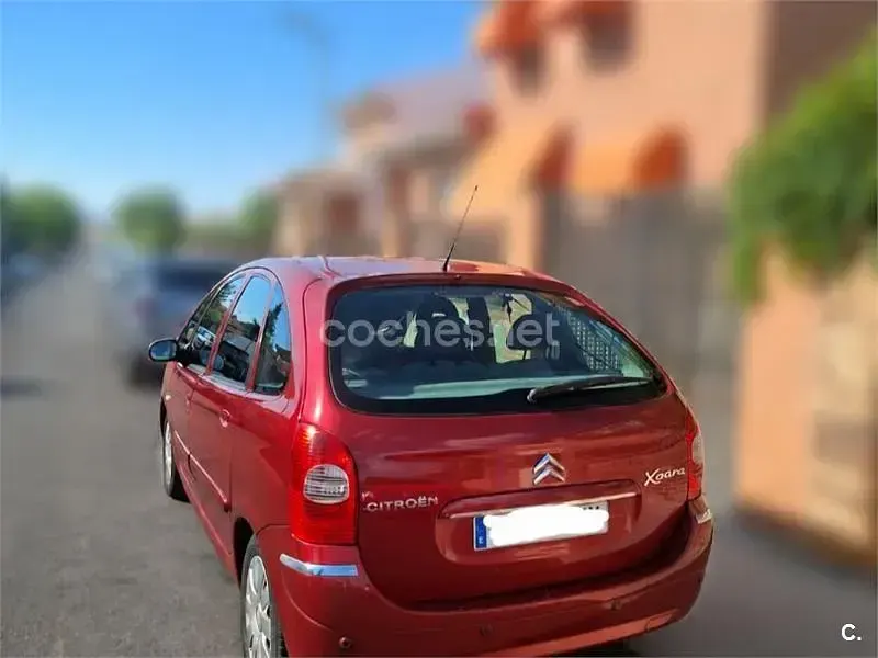 Usado Citroën Xsara Picasso Exclusive 110 CV (80 kW) 2009 Granate Monovolumen