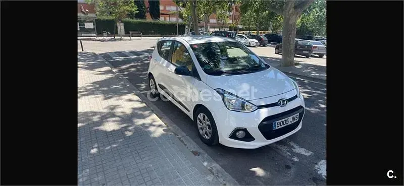 Usado Hyundai i10 Style 87 CV (63 kW) 2016 Blanco Utilitario