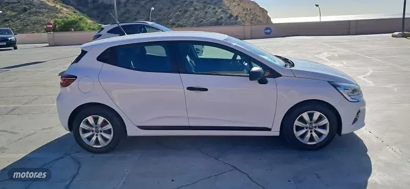 Usado Renault Clio Business 72 CV (52 kW) 2020 Blanco