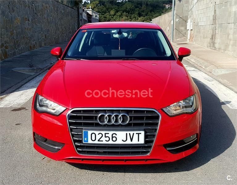 Usado Audi A3 Ambiente 150 CV (110 kW) 2014 Rojo Berlina