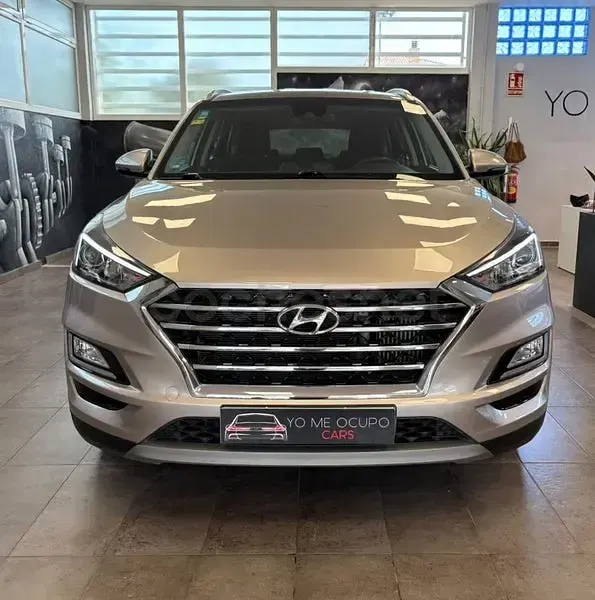 Usado Hyundai Tucson 116 CV (85 kW) 2020 Gris / plata SUV