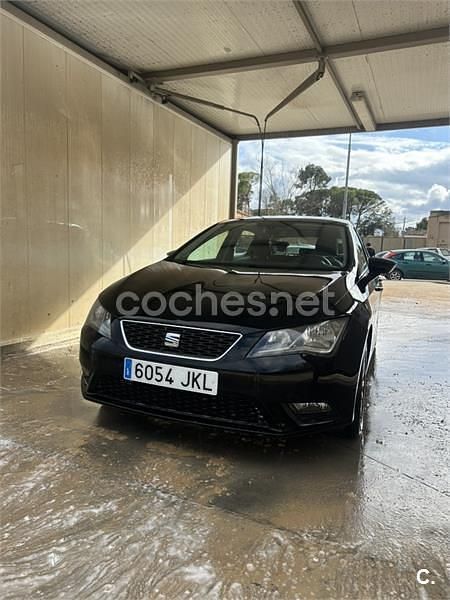 Usado Seat Leon Reference 105 CV (77 kW) 2015 Negro Berlina