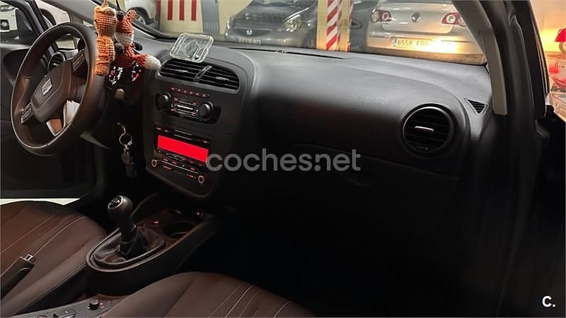 Usado Seat Leon Copa 90 CV (66 kW) 2012 Gris / plata Berlina