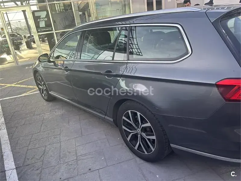 Usado VW Passat Sport 150 CV (110 kW) 2015 Gris / plata Familiar