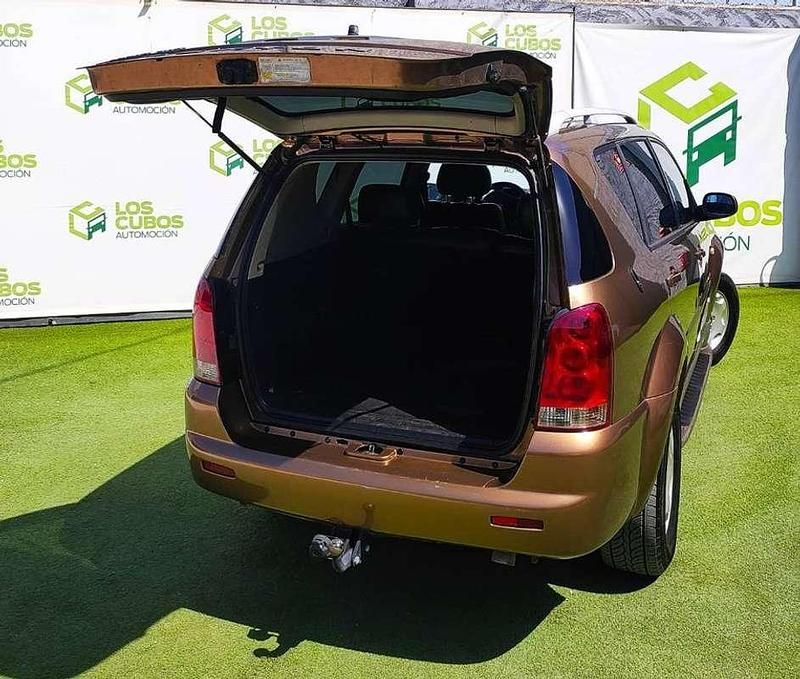 Usado Ssangyong (KGM) Rexton 120 CV (88 kW) 2004 Marrón SUV