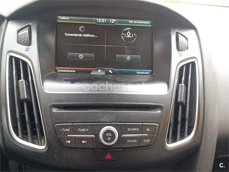 Usado Ford Focus Titanium 120 CV (88 kW) 2015 Gris / plata Berlina