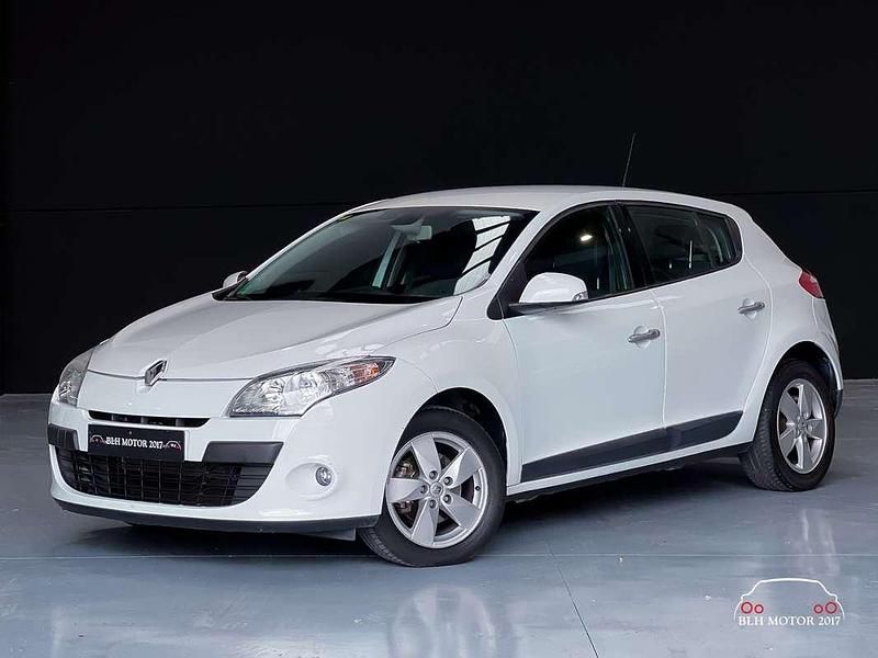 Blanco Usado 2010 Renault Mégane III Authentique Utilitario | 7490 € (Un poco caro) - Imagen 1/4