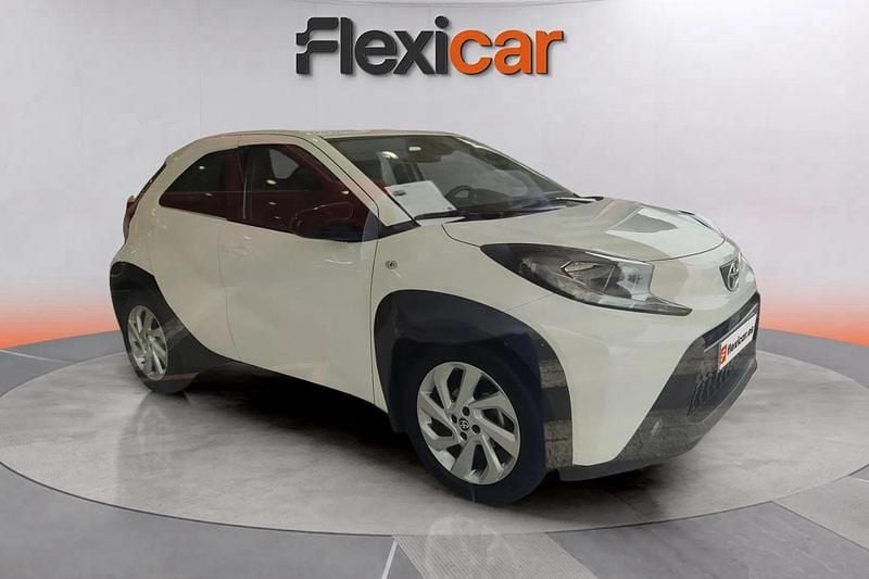 Blanco Usado 2024 Toyota Aygo X Play SUV | 11.990 € (Precio justo) - Imagen 1/4