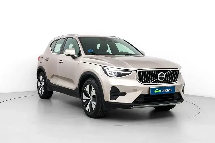 Begagnad Volvo XC40 Core 211 HK (155 kW) 2023 Beige SUV