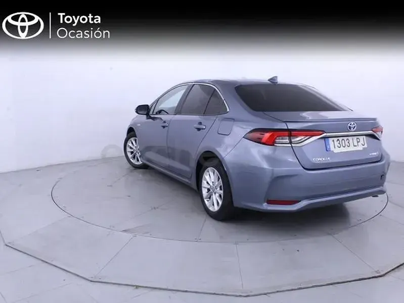 Usado Toyota Corolla Active 122 CV (89 kW) 2021 Gris / plata Berlina