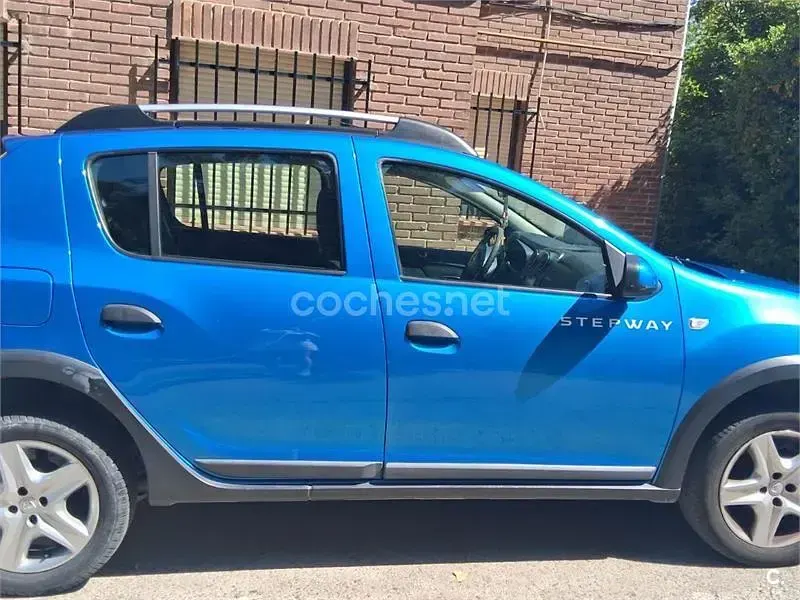 Usado Dacia Sandero Stepway 90 CV (66 kW) 2015 Azul Berlina