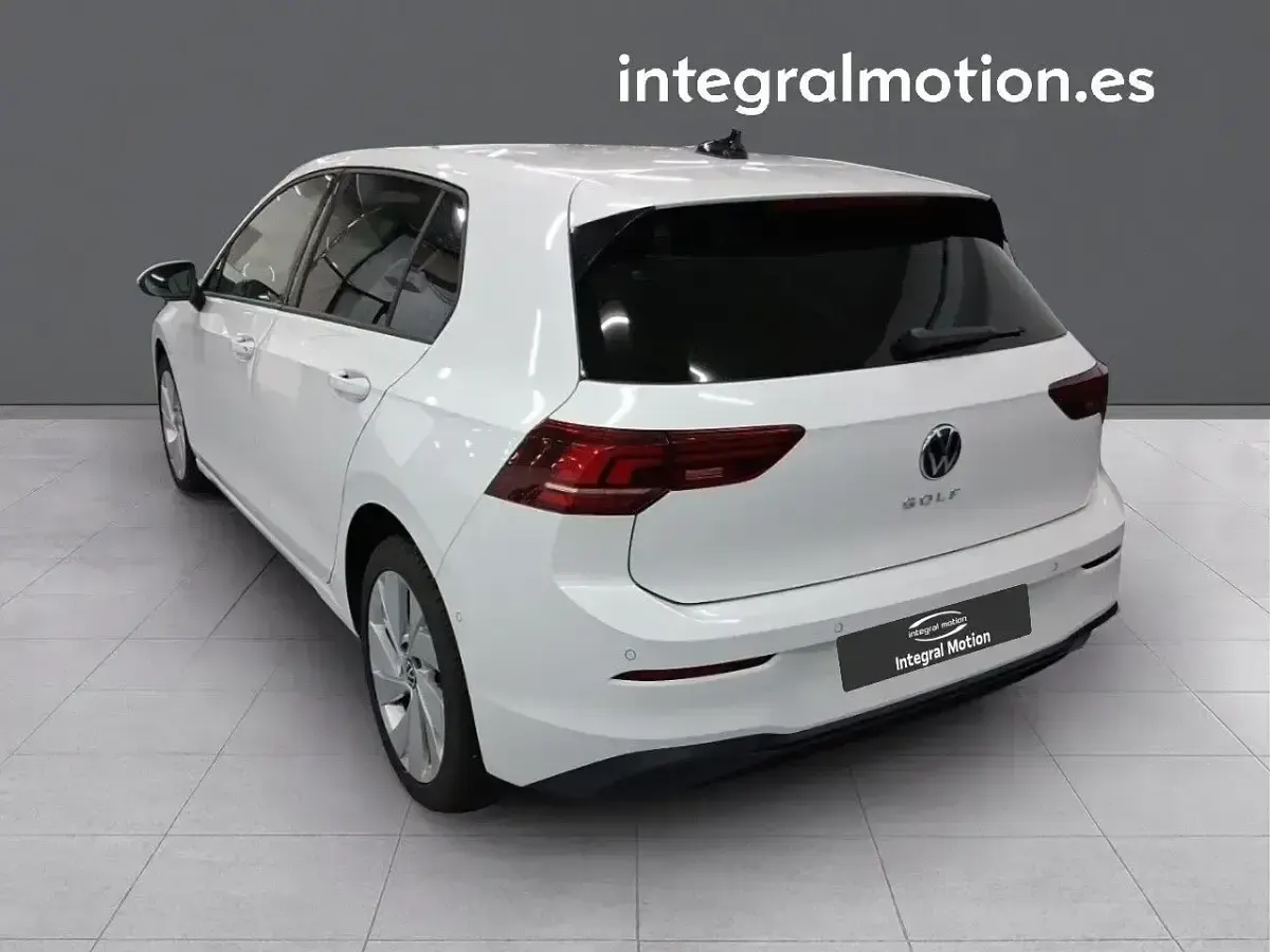 Usado VW Golf VIII 116 CV (85 kW) 2025 Blanco Berlina