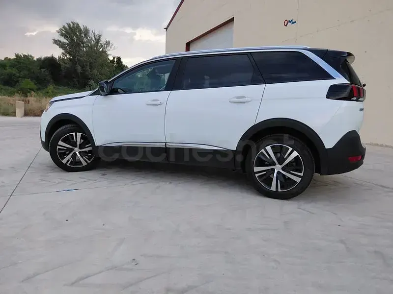 Usado Peugeot 5008 Allure 130 CV (95 kW) 2020 Blanco SUV
