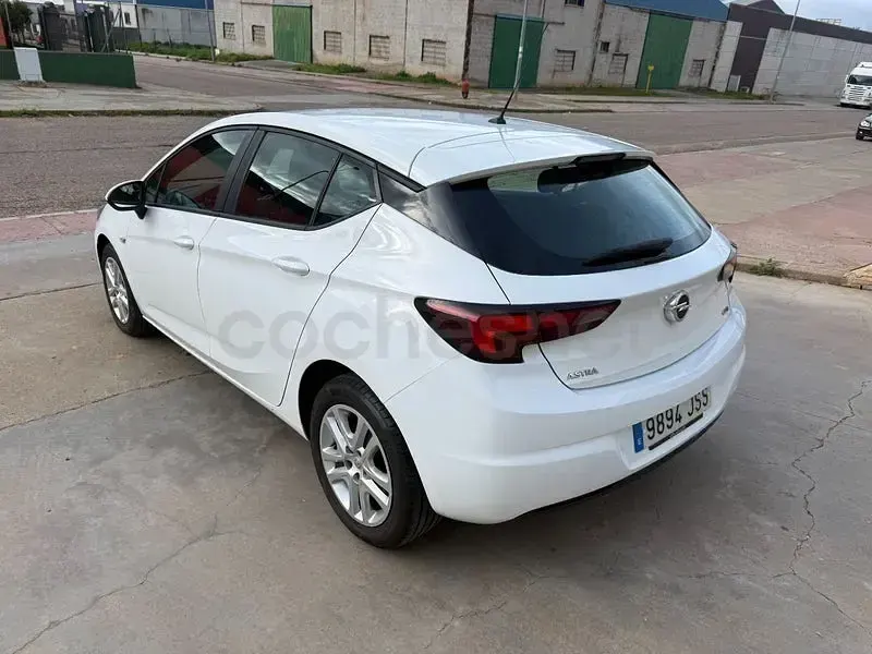 Usado Opel Astra Selective 110 CV (80 kW) 2016 Blanco Berlina