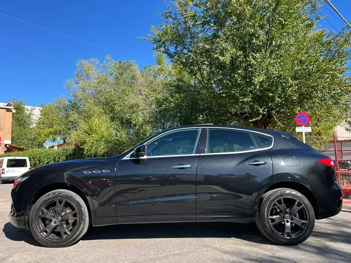 Usado Maserati Levante 275 CV (202 kW) 2018 Negro SUV
