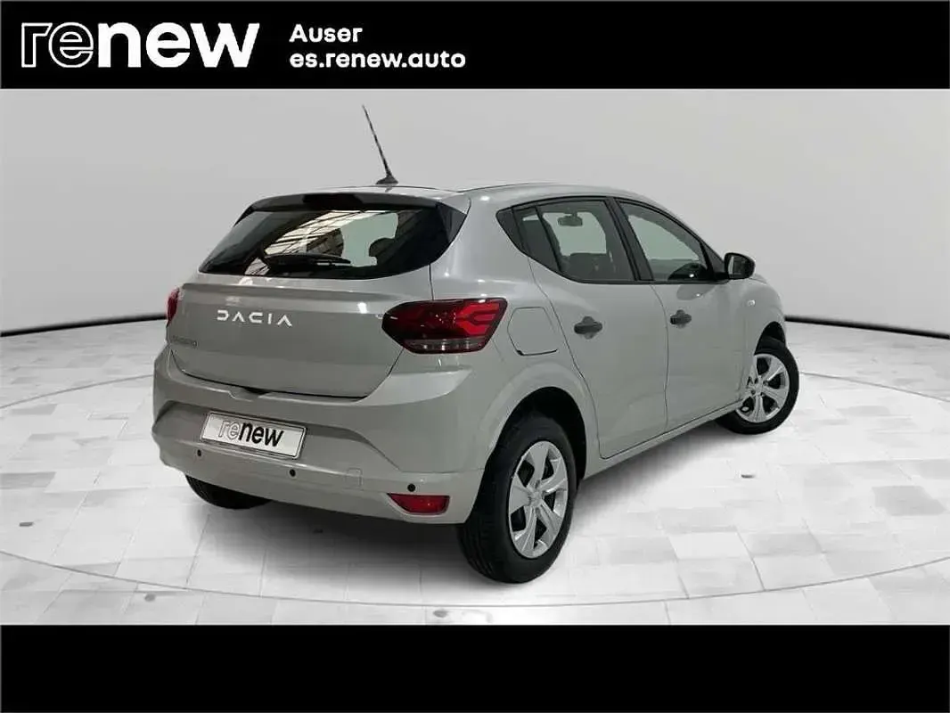 Usado Dacia Sandero Expression 101 CV (74 kW) 2024 Gris Utilitario
