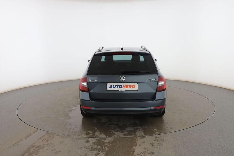 Usado Skoda Octavia Ambition 115 CV (84 kW) 2020 Gris Familiar