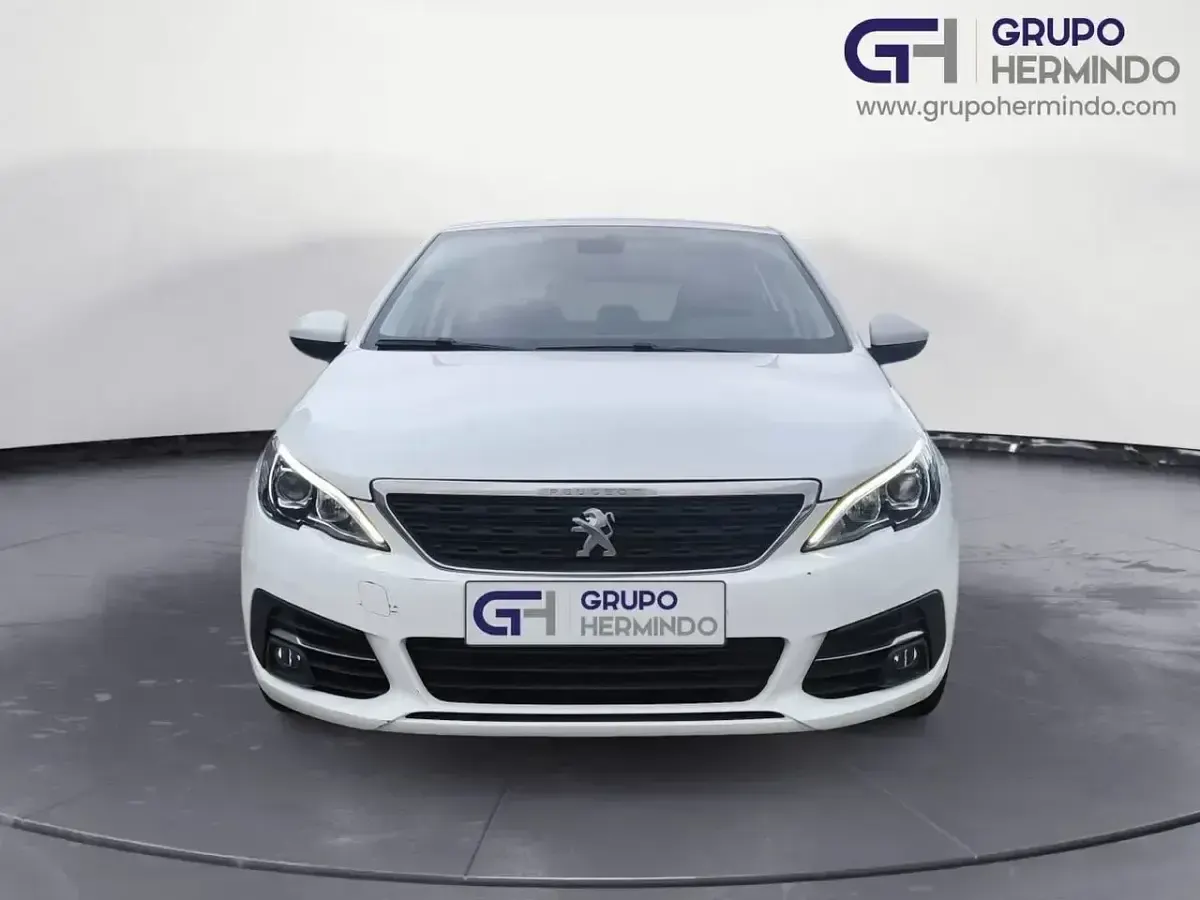 Usado Peugeot 308 Active 100 CV (73 kW) 2020 Blanco Berlina