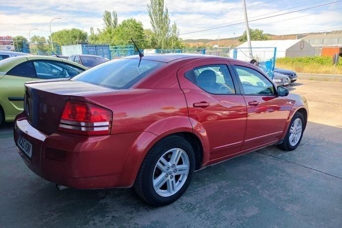 Usado Dodge Avenger 140 CV (102 kW) 2009 Rojo Berlina