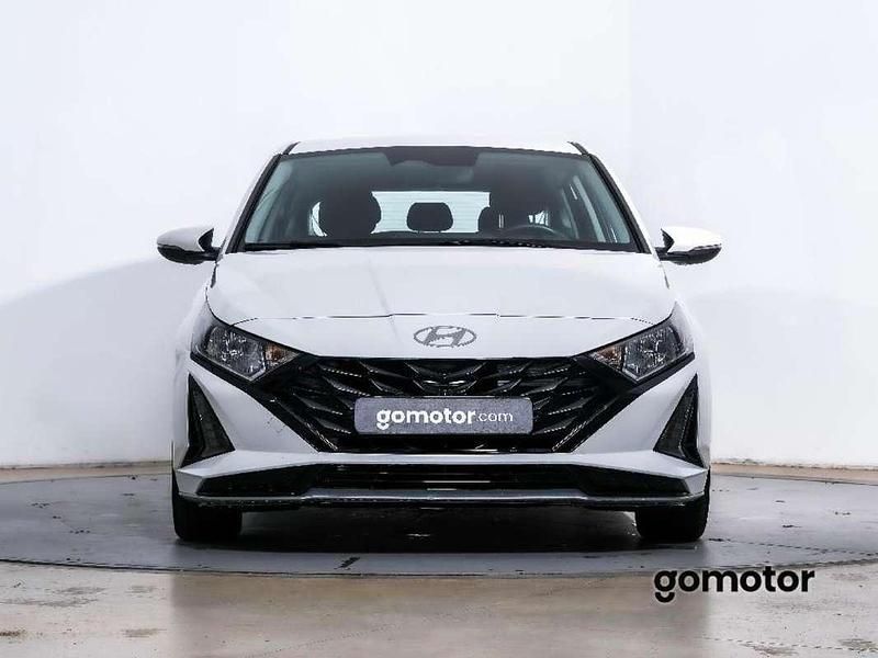 Usado Hyundai i20 101 CV (74 kW) 2024 Blanco Utilitario