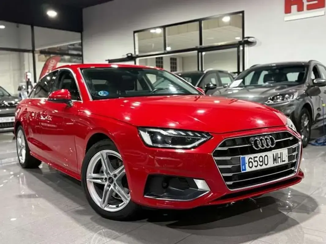 Usado Audi A4 Advanced Plus 136 CV (100 kW) 2023 Rojo Berlina
