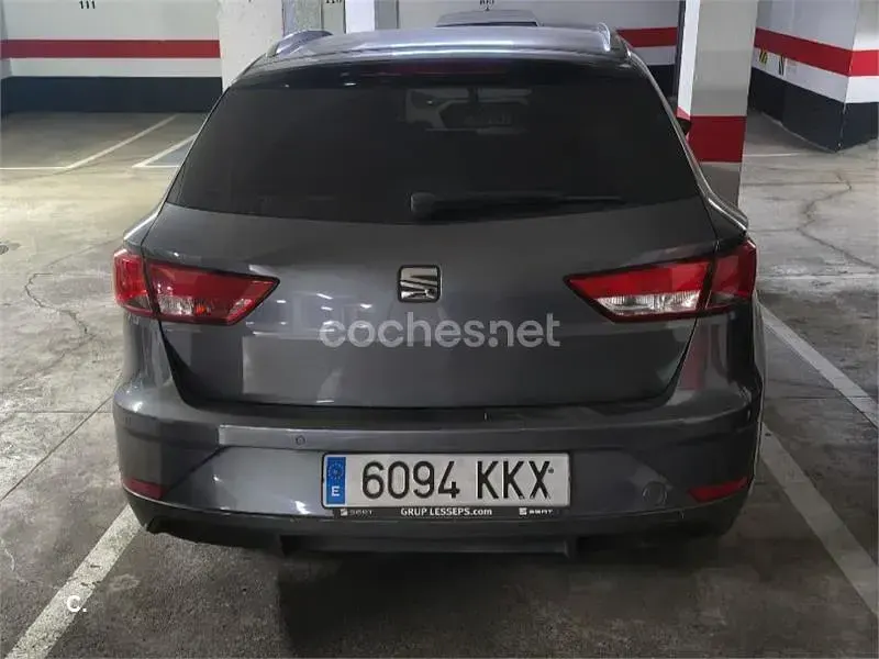 Usado Seat Leon ST Style 110 CV (80 kW) 2018 Gris / plata Familiar