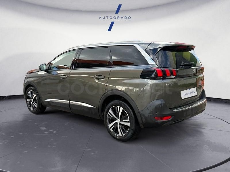 Usado Peugeot 5008 Allure 130 CV (95 kW) 2019 Gris / plata SUV