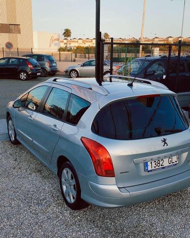 Usado Peugeot 308 SW Sport 120 CV (88 kW) 2009 Plateado Familiar