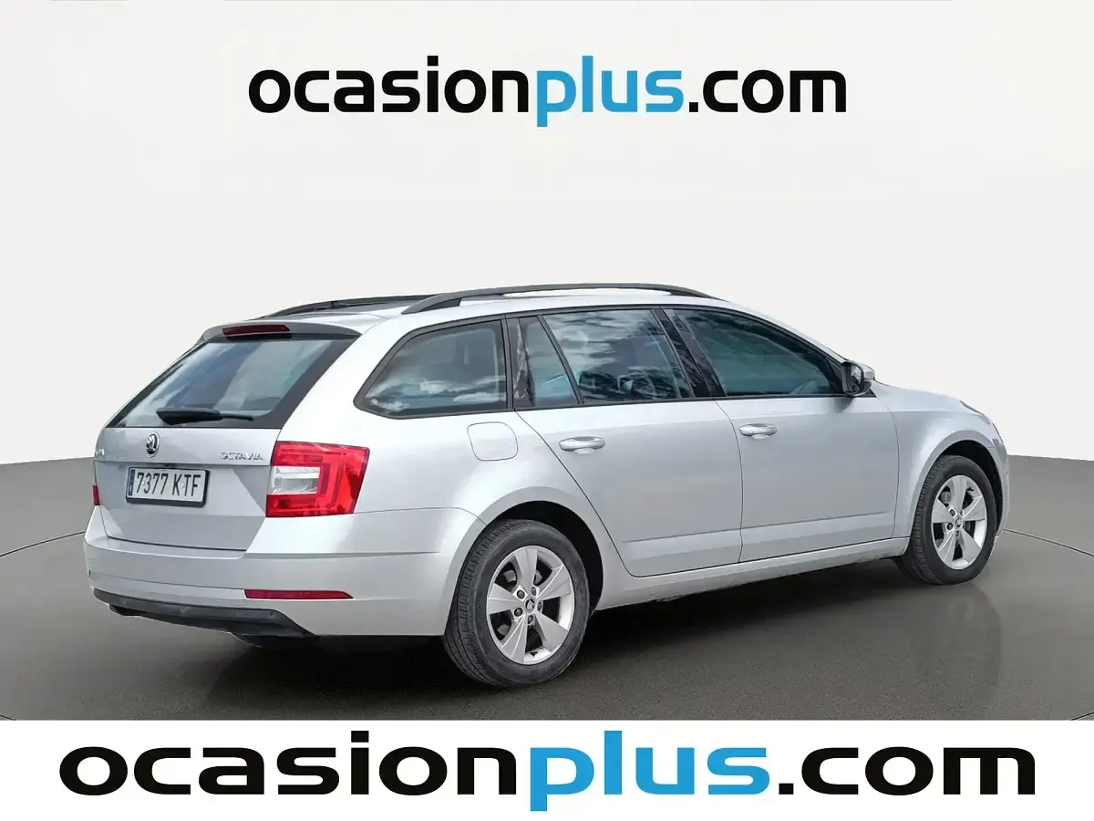 Usado Skoda Octavia 115 CV (84 kW) 2019 Gris Familiar