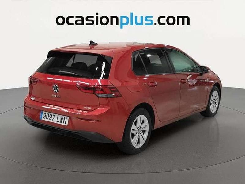 Usado VW Golf VIII Life 110 CV (80 kW) 2022 Rojo Utilitario