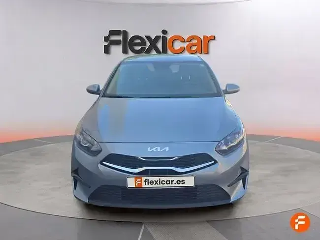 Usado Kia Ceed 136 CV (100 kW) 2023 Gris Utilitario