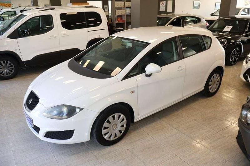 Usado Seat Leon Reference 105 CV (77 kW) 2010 Blanco Utilitario