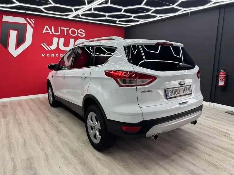 Usado Ford Kuga Trend 140 CV (102 kW) 2013 Blanco SUV